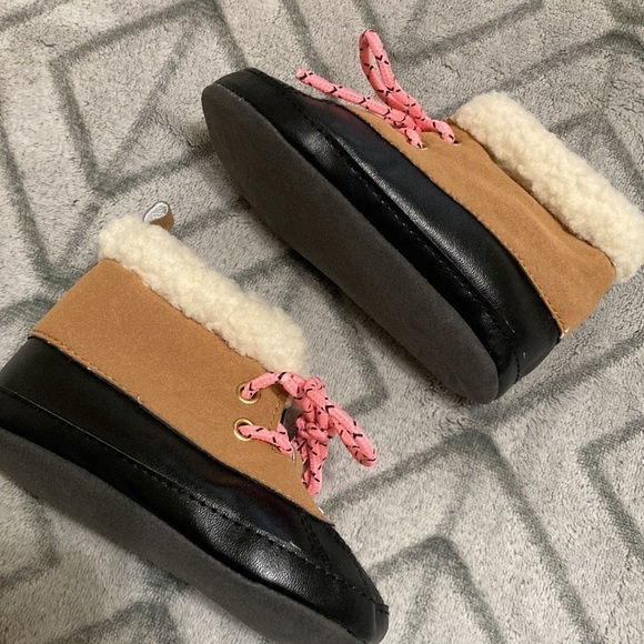 Carter’s 9-12 month baby fur snow boots - Picture 2 of 6